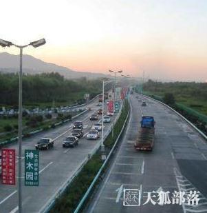 新疆：乌鲁木齐三大进出口道路改扩建工程复工