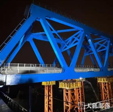 沪苏湖铁路全线单跨度最长也是施工难度最大的钢桁梁松江特大桥完成转