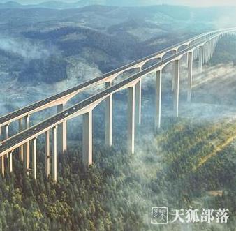 亚洲第一连续刚结构组合桥渝湘复线高速芦沟河特大桥顺利贯通