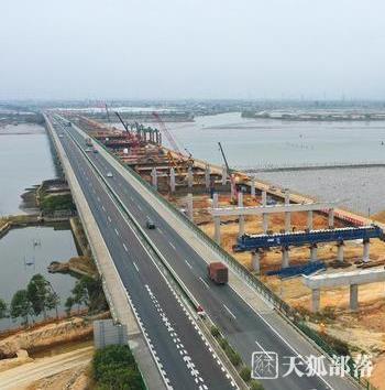 深汕西高速改扩建项目长沙湾跨海特大桥主跨刚构合龙