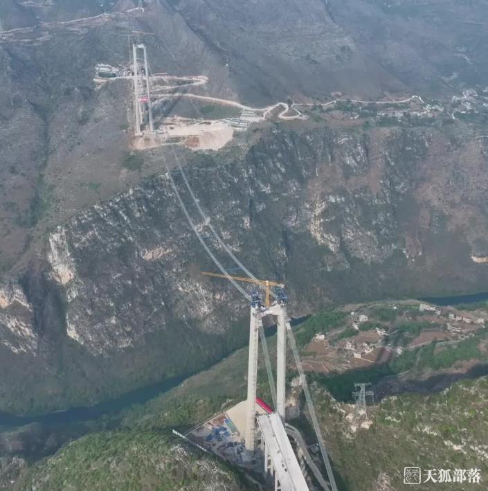 在建世界最高桥花江峡谷大桥进入主缆架设施工阶段